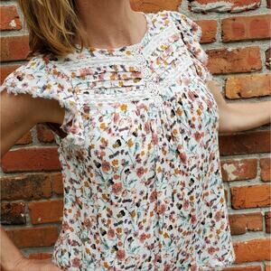 TRUE CRAFT floral cap sleeve top Pleated with lace Fringe hi-lo hem size M